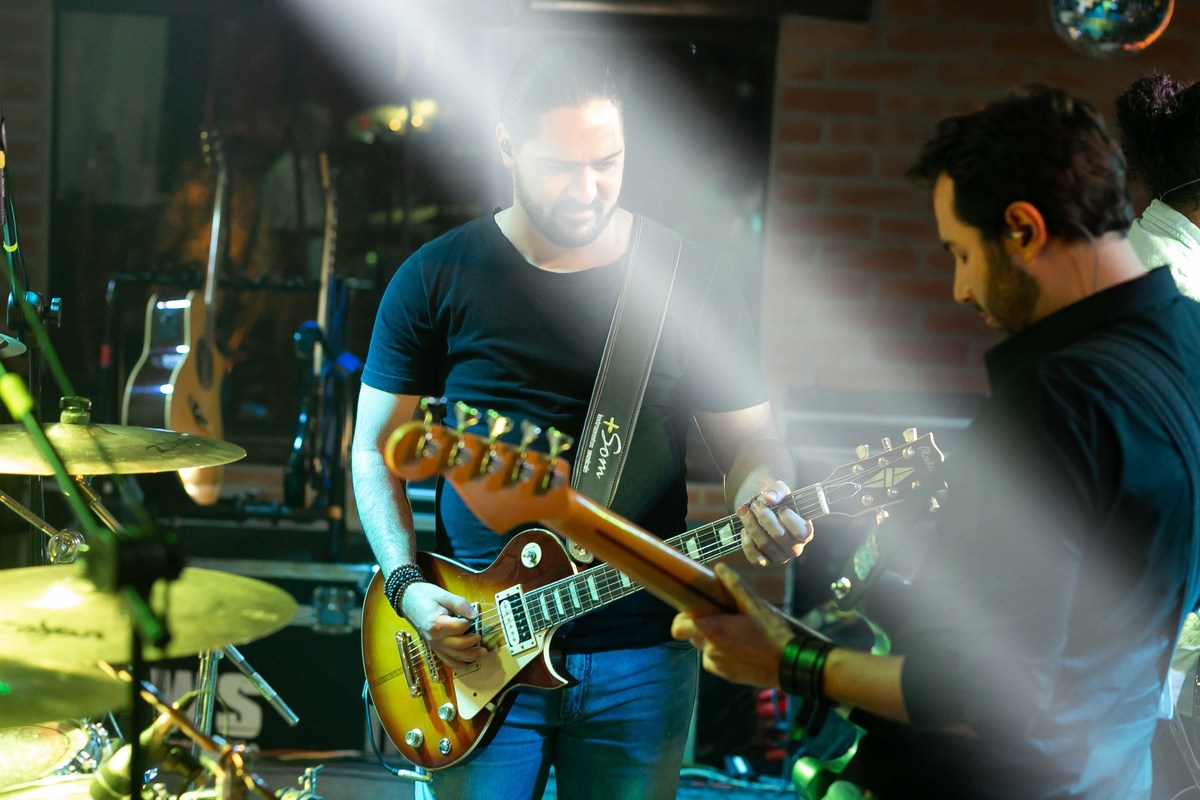 fotografia casamento casal noivos priscilla e matheus no espaco kratos em vinhedo sp imagens pelo fotografo denis silveira