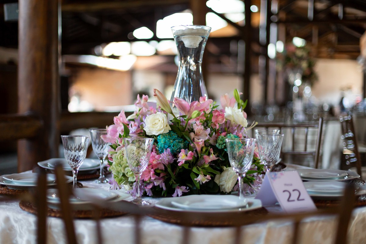 fotografia casamento casal noivos priscilla e matheus no espaco kratos em vinhedo sp imagens pelo fotografo denis silveira
