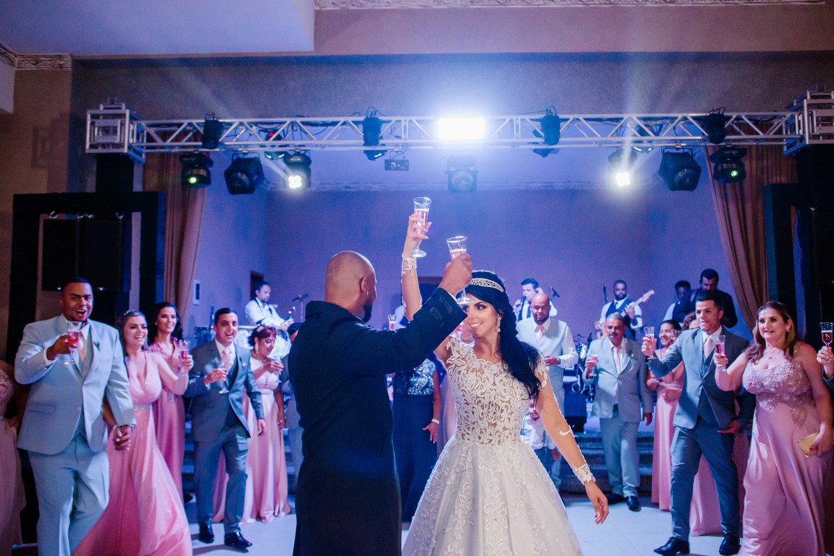 fotos de casamento no castelo dos vinhais em vinhedo casal de noivos elisangela e alberto fotografia pelo fotografo denis silveira