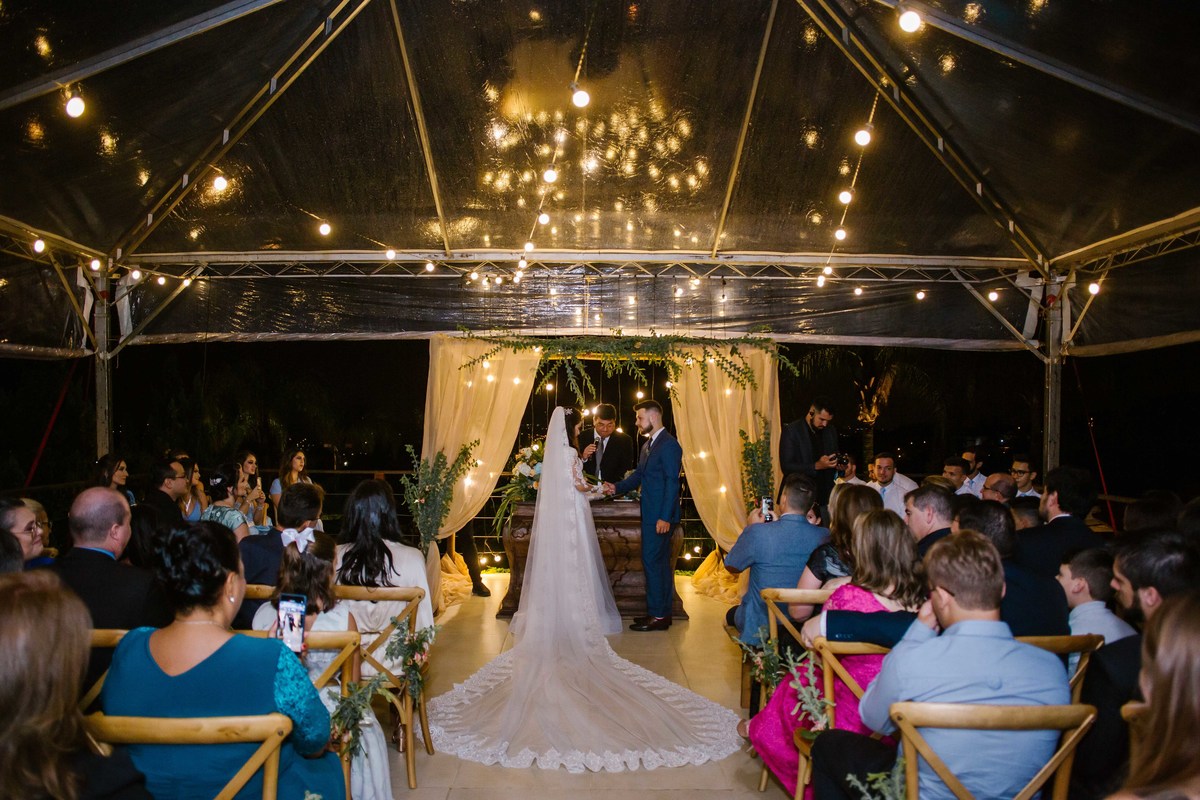 fotos casamento casal julia e arthur no espaco saab eventos em vinhedo sp