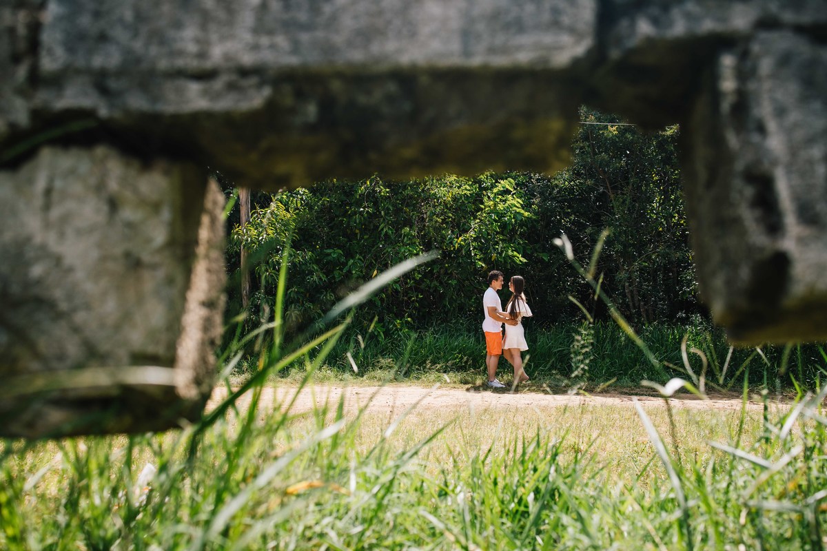 fotos ensaio casal pré wedding noivos monique e gabriel em fazenda em iperó sp fotografo denis silveira fotografia