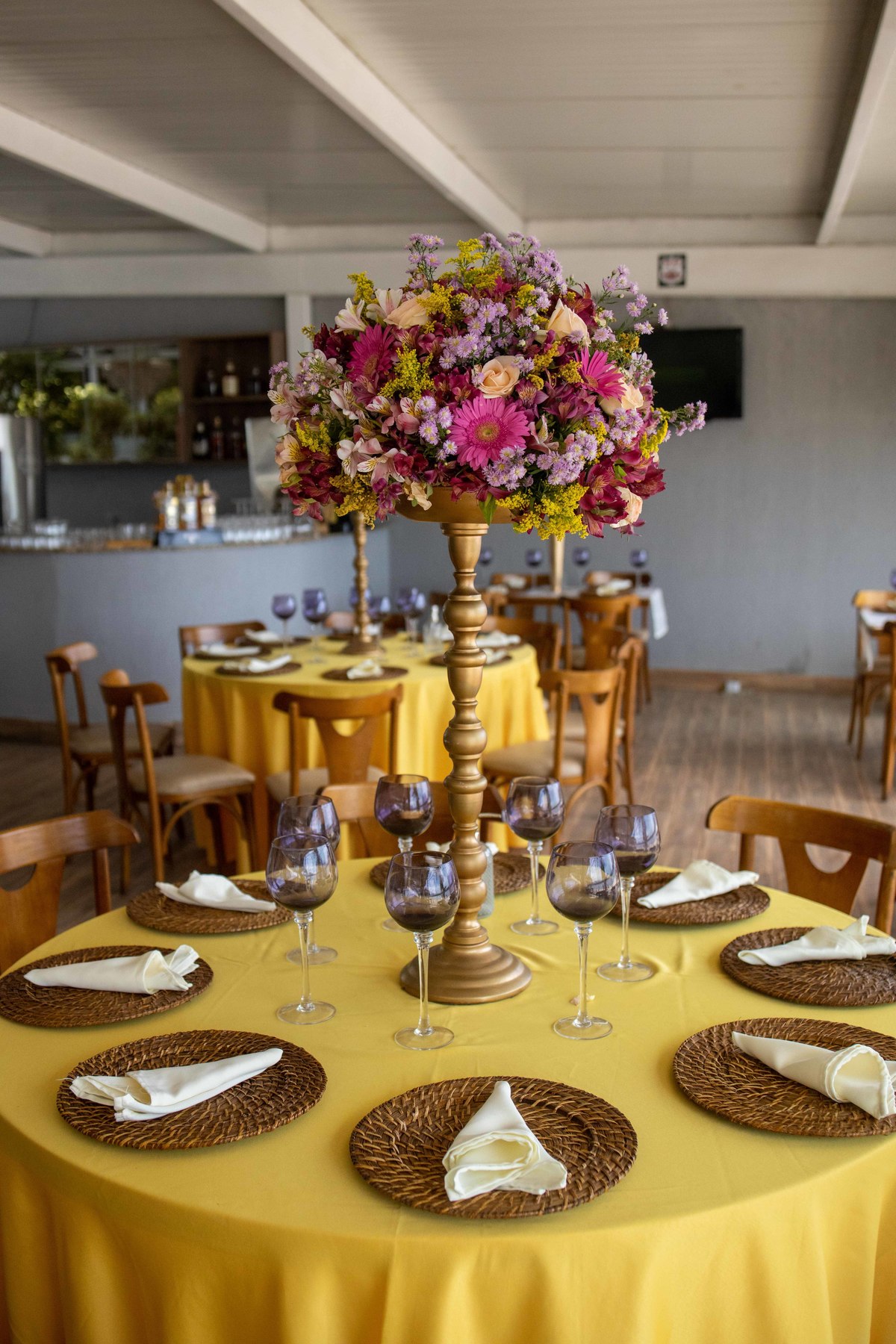 fotos de casamento no rio de janeiro casal de noivos maiara e leonardo no espaço bora bora fotografia pelo fotografo denis silveira