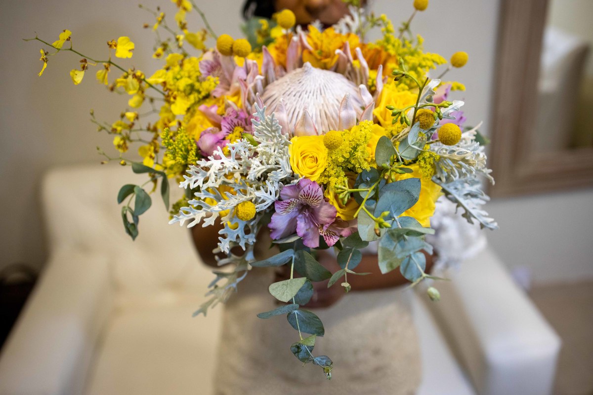 fotos de casamento no rio de janeiro casal de noivos maiara e leonardo no espaço bora bora fotografia pelo fotografo denis silveira