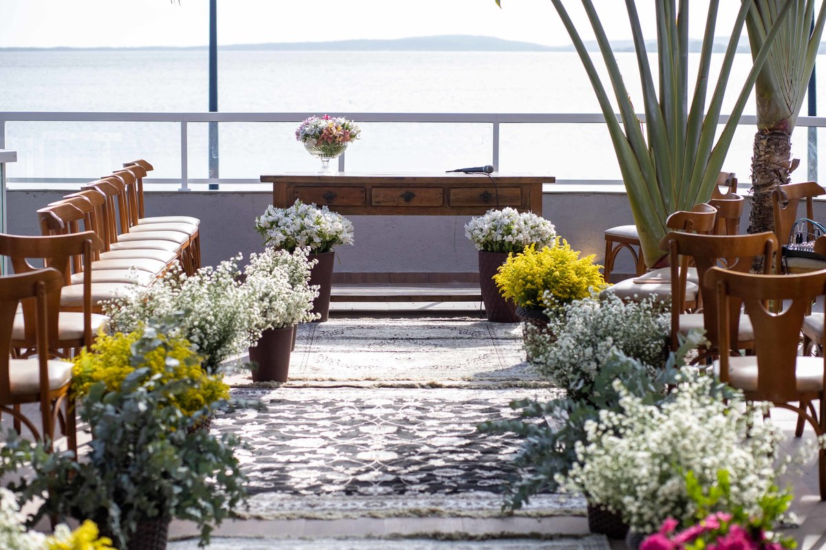 fotos de casamento no rio de janeiro casal de noivos maiara e leonardo no espaço bora bora fotografia pelo fotografo denis silveira