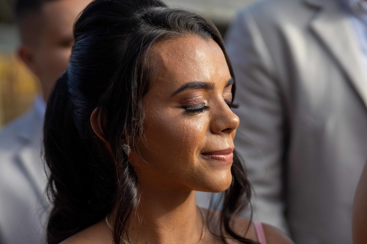 fotos de casamento no rio de janeiro casal de noivos maiara e leonardo no espaço bora bora fotografia pelo fotografo denis silveira