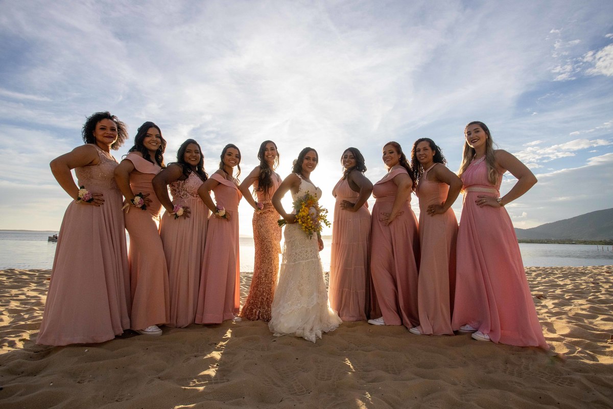 fotos de casamento no rio de janeiro casal de noivos maiara e leonardo no espaço bora bora fotografia pelo fotografo denis silveira