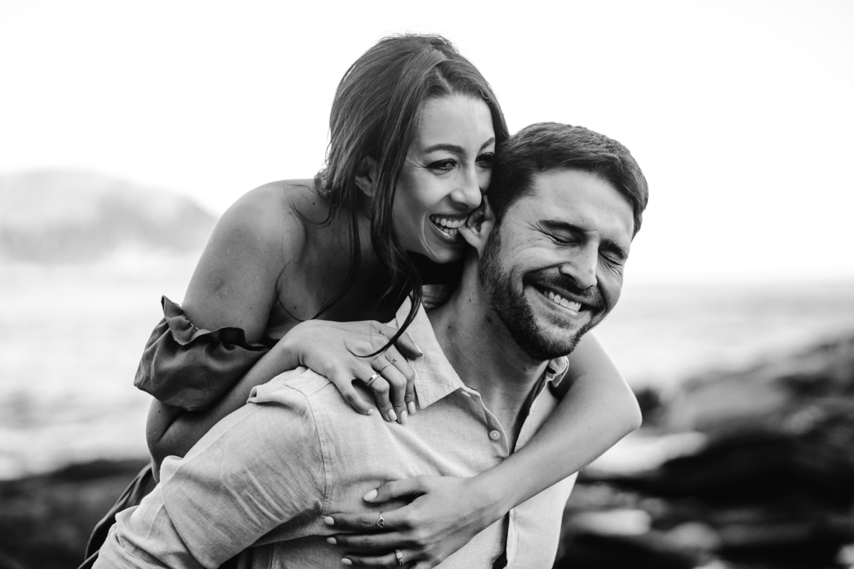 fotos ensaio pre wedding casal noivos mariana e guilherme em praia calhetas litoral norte de sao paulo fotografia pelo fotografo denis silveira