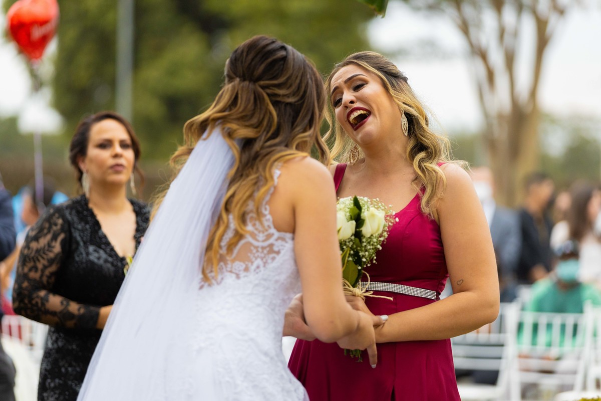 fotos de casamento no campo casal de noivos ana flavia e gustavo espaco luz do campo eventos nova odessa sp making of da noiva beauty longe paula espelho fotografia pelo fotografo denis silveira