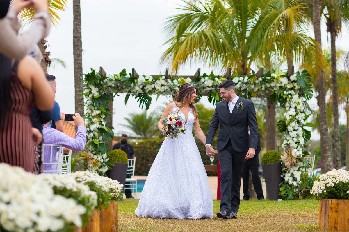 fotos de casamento no campo casal de noivos ana flavia e gustavo espaco luz do campo eventos nova odessa sp making of da noiva beauty longe paula espelho fotografia pelo fotografo denis silveira