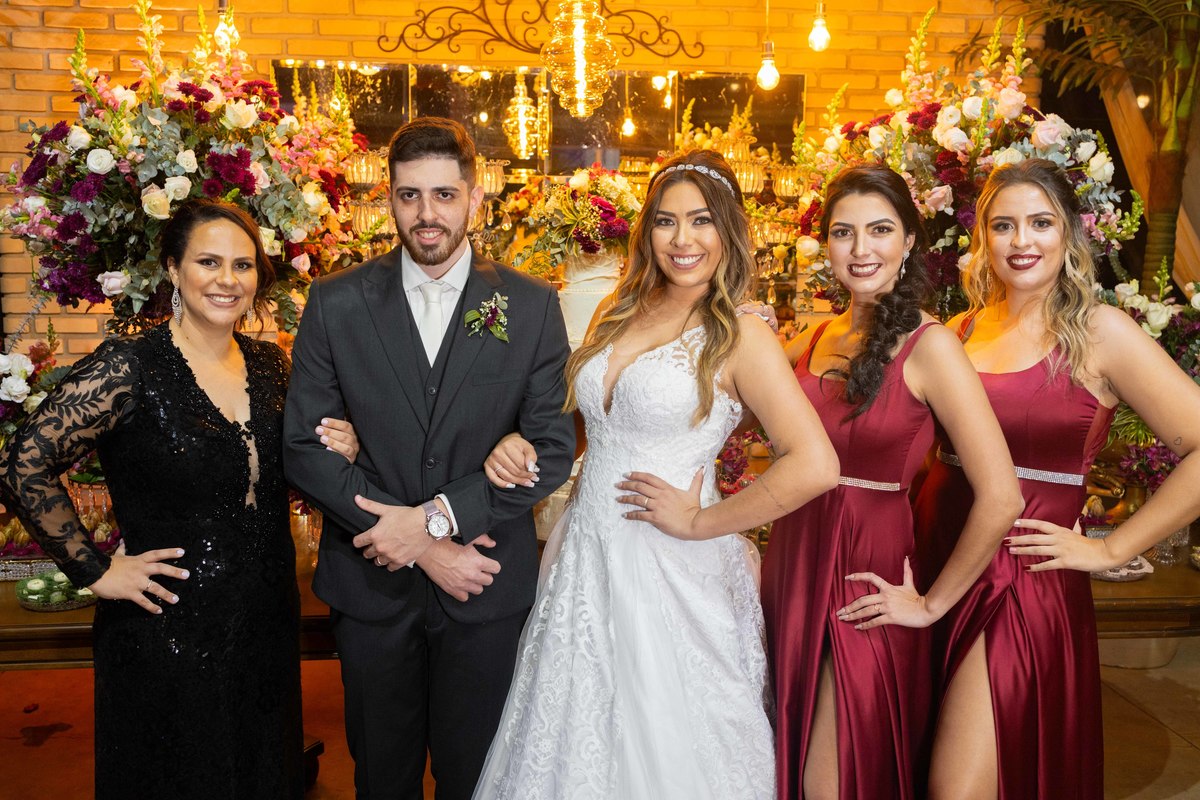 fotos de casamento no campo casal de noivos ana flavia e gustavo espaco luz do campo eventos nova odessa sp making of da noiva beauty longe paula espelho fotografia pelo fotografo denis silveira