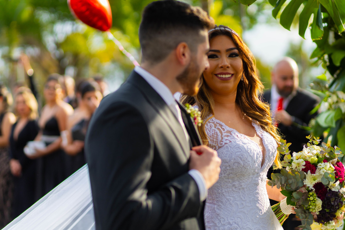 fotos de casamento no campo casal de noivos ana flavia e gustavo espaco luz do campo eventos nova odessa sp making of da noiva beauty longe paula espelho fotografia pelo fotografo denis silveira
