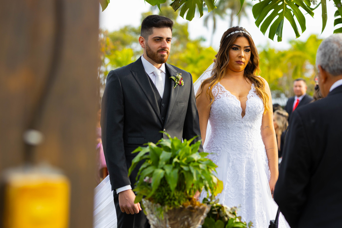 fotos de casamento no campo casal de noivos ana flavia e gustavo espaco luz do campo eventos nova odessa sp making of da noiva beauty longe paula espelho fotografia pelo fotografo denis silveira