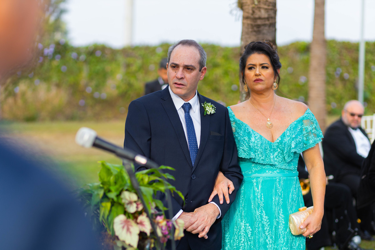 fotos de casamento no campo casal de noivos ana flavia e gustavo espaco luz do campo eventos nova odessa sp making of da noiva beauty longe paula espelho fotografia pelo fotografo denis silveira