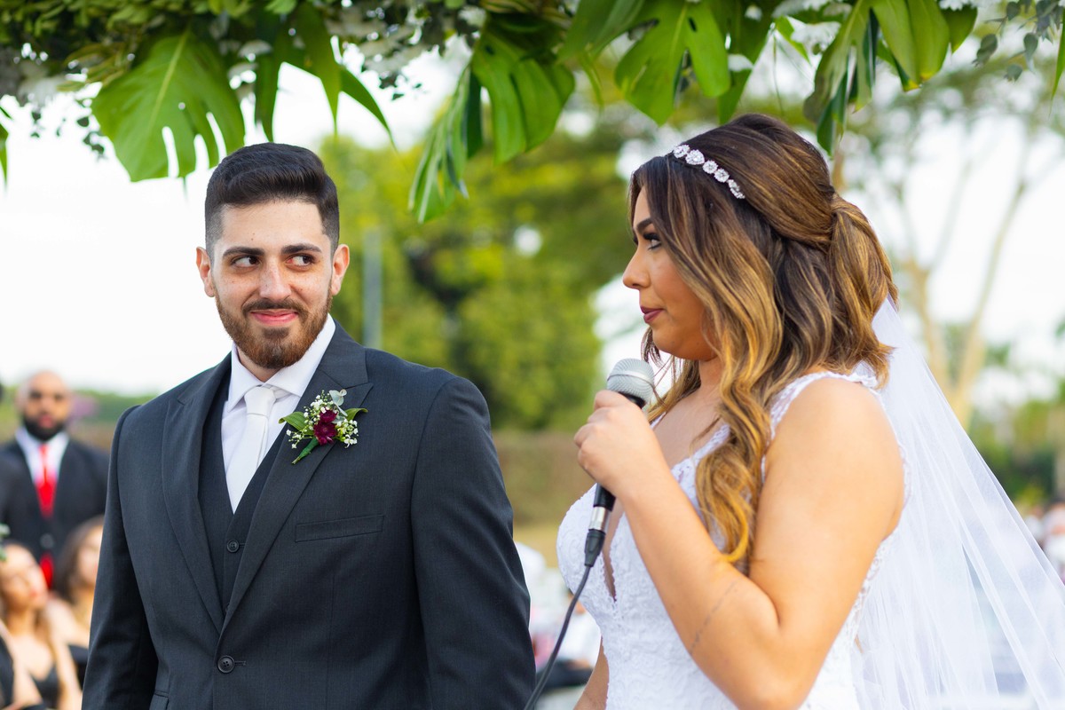 fotos de casamento no campo casal de noivos ana flavia e gustavo espaco luz do campo eventos nova odessa sp making of da noiva beauty longe paula espelho fotografia pelo fotografo denis silveira