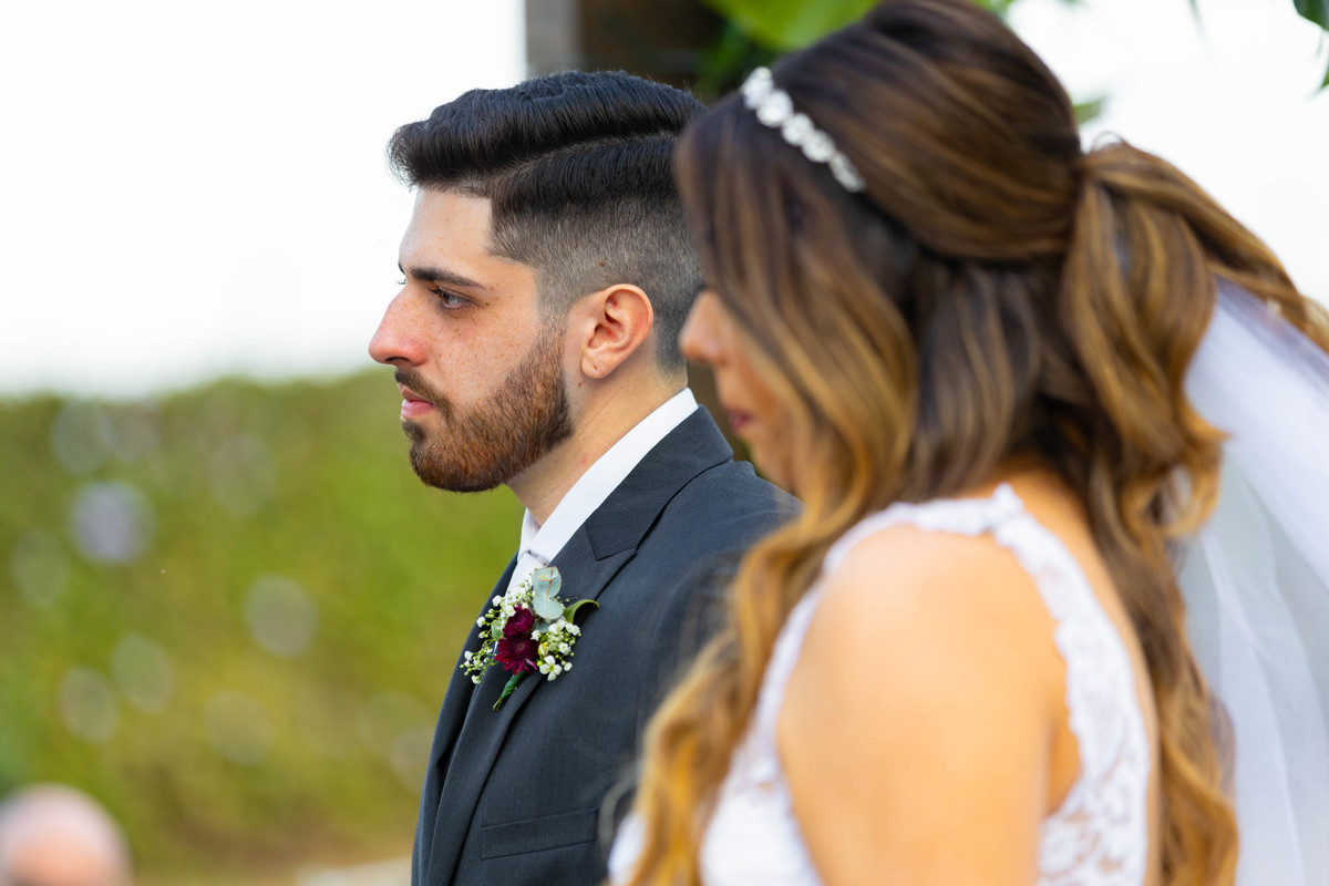 fotos de casamento no campo casal de noivos ana flavia e gustavo espaco luz do campo eventos nova odessa sp making of da noiva beauty longe paula espelho fotografia pelo fotografo denis silveira