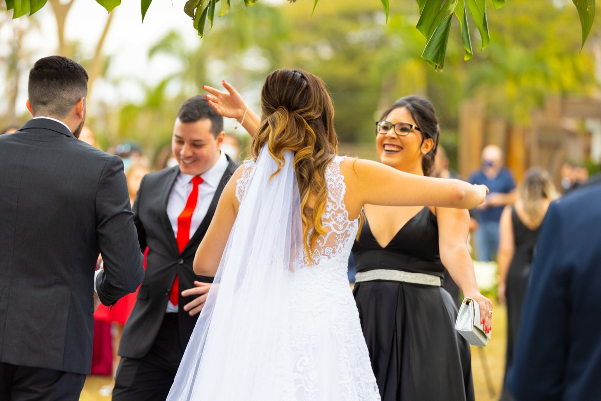 fotos de casamento no campo casal de noivos ana flavia e gustavo espaco luz do campo eventos nova odessa sp making of da noiva beauty longe paula espelho fotografia pelo fotografo denis silveira