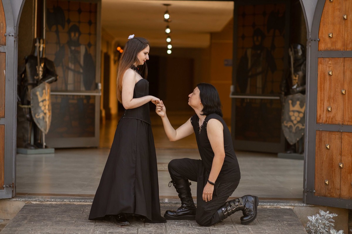 fotos estilo rock and roll de ensaio de casal pré wedding vanessa e vitor em Castelo dos Vinhais medieval em Vinhedo São Paulo fotografia pelo fotografo Denis Silveira Fotografia fotografia pre casamento