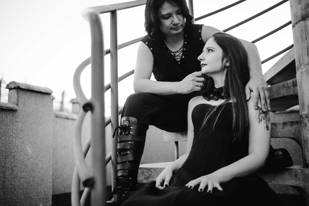 fotos estilo rock and roll de ensaio de casal pré wedding vanessa e vitor em Castelo dos Vinhais medieval em Vinhedo São Paulo fotografia pelo fotografo Denis Silveira Fotografia fotografia pre casamento