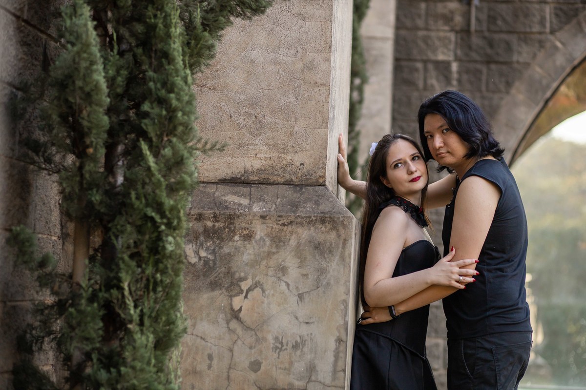 fotos estilo rock and roll de ensaio de casal pré wedding vanessa e vitor em Castelo dos Vinhais medieval em Vinhedo São Paulo fotografia pelo fotografo Denis Silveira Fotografia fotografia pre casamento