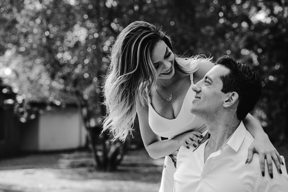 ensaio de casal de noivos isabel e renan pre wedding em parque ecologico em campinas/sp fotografia pelo fotografo denis silveira