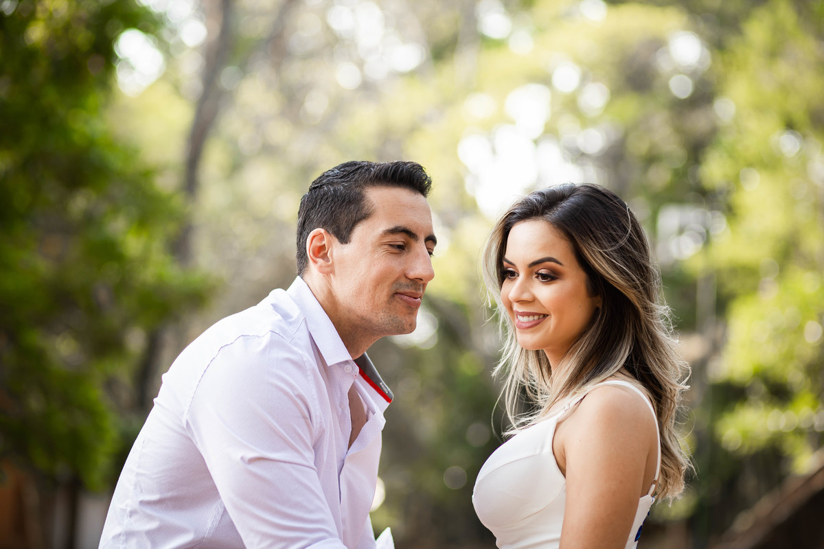 ensaio de casal de noivos isabel e renan pre wedding em parque ecologico em campinas/sp fotografia pelo fotografo denis silveira