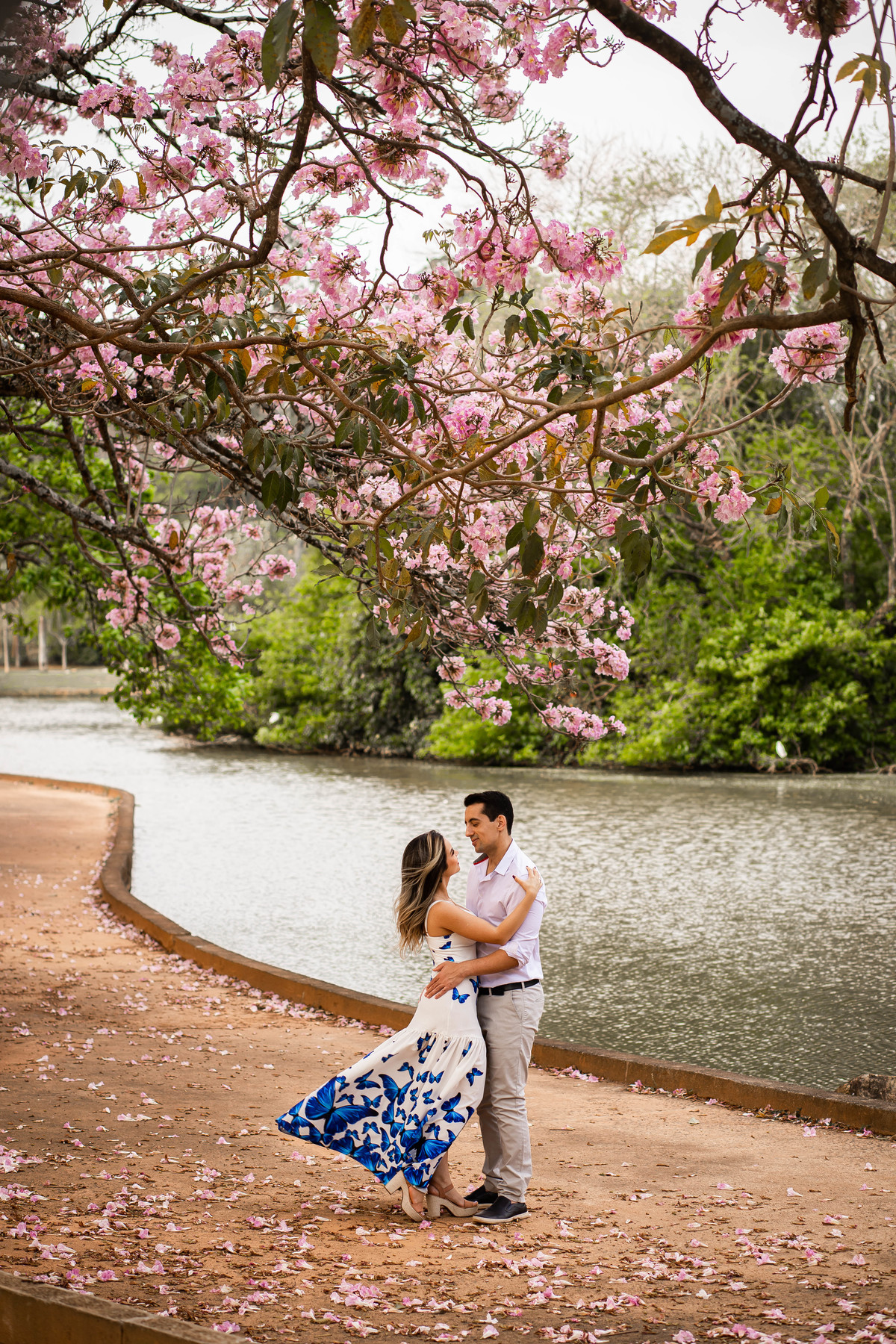 ensaio de casal de noivos isabel e renan pre wedding em parque ecologico em campinas/sp fotografia pelo fotografo denis silveira