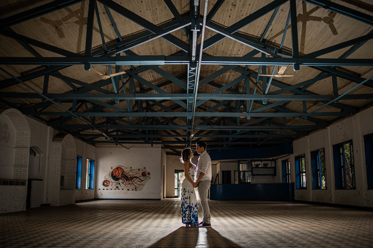 ensaio de casal de noivos isabel e renan pre wedding em parque ecologico em campinas/sp fotografia pelo fotografo denis silveira