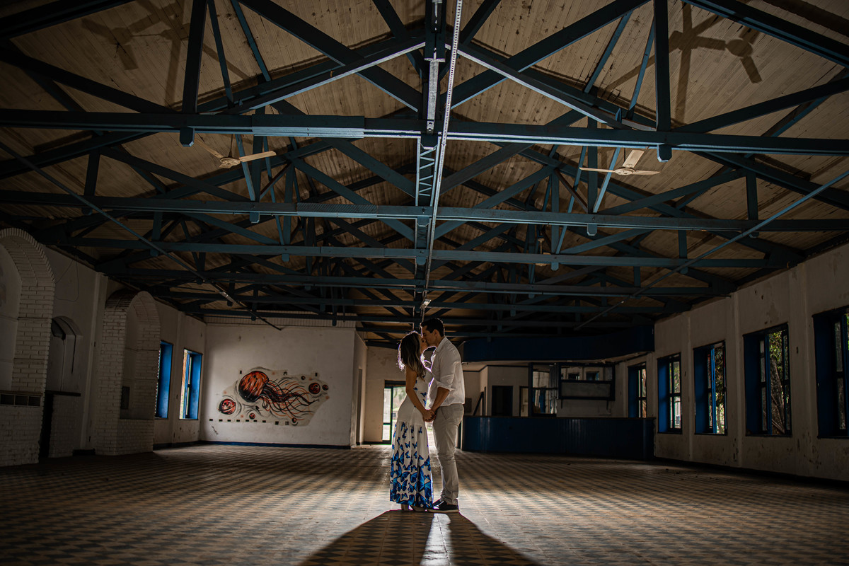 ensaio de casal de noivos isabel e renan pre wedding em parque ecologico em campinas/sp fotografia pelo fotografo denis silveira
