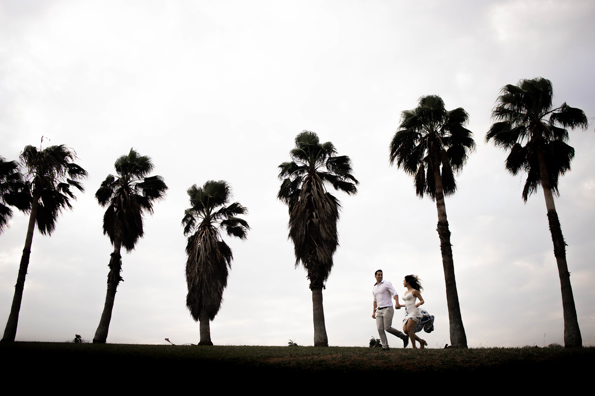 ensaio de casal de noivos isabel e renan pre wedding em parque ecologico em campinas/sp fotografia pelo fotografo denis silveira
