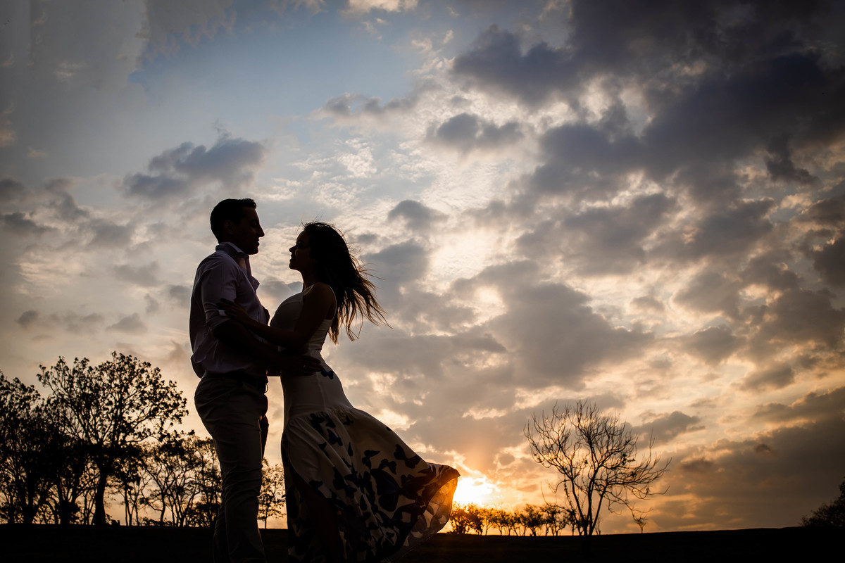 ensaio de casal de noivos isabel e renan pre wedding em parque ecologico em campinas/sp fotografia pelo fotografo denis silveira