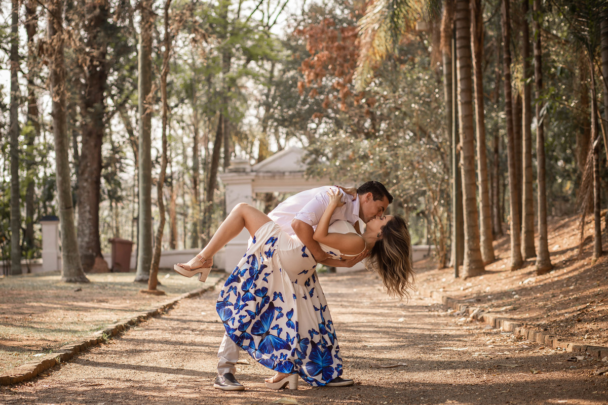 ensaio de casal de noivos isabel e renan pre wedding em parque ecologico em campinas/sp fotografia pelo fotografo denis silveira