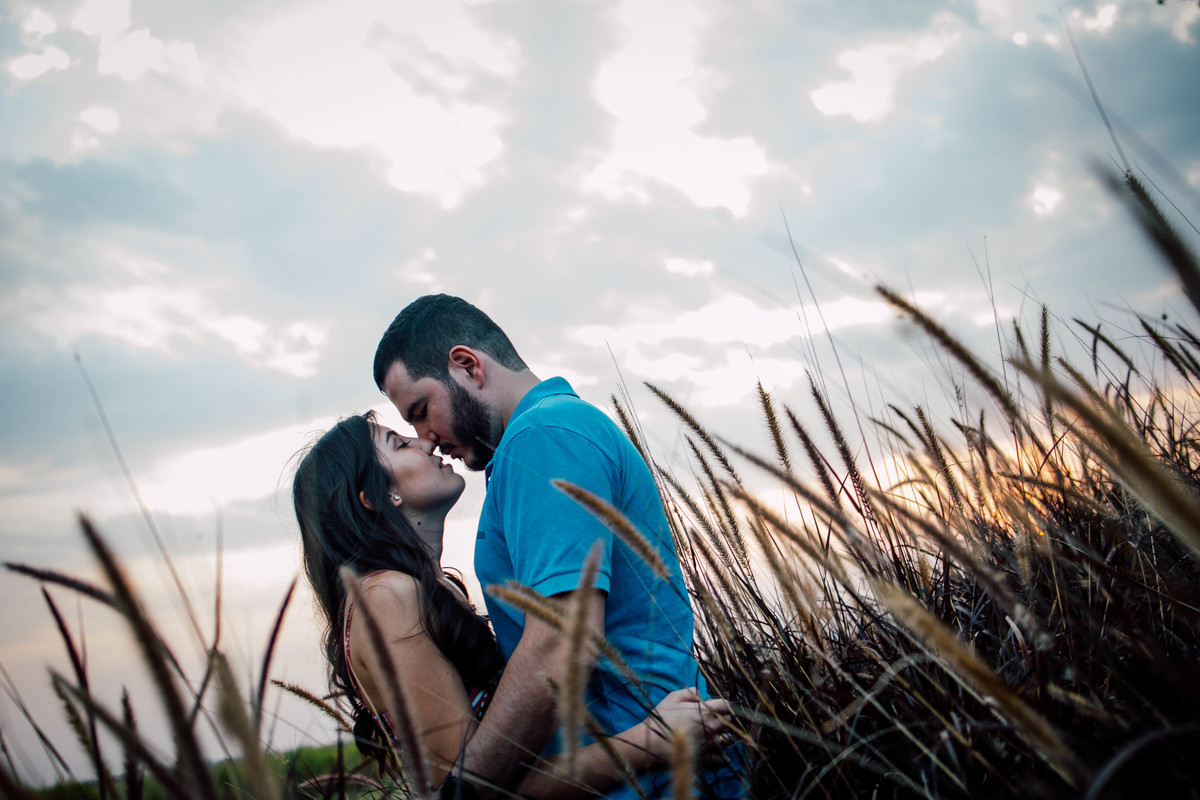 fotografia de ensaio de casal pre wedding em holambra sp cidade das flores imagens pelo fotografo denis silveira