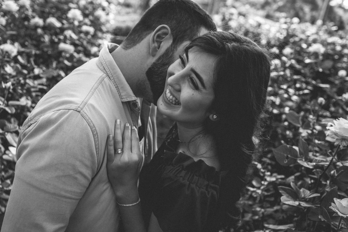 fotografia de ensaio de casal pre wedding em holambra sp cidade das flores imagens pelo fotografo denis silveira