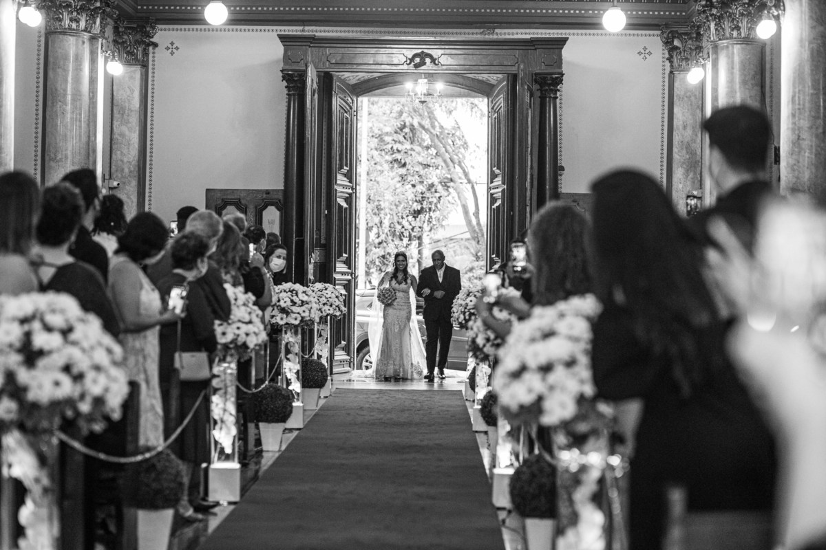 fotografia casamento em igreja catolica nossa senhra da penha em sao paulo sp festa e recepção espaco mansao isadora cortez ritmo samba fotografo denis silveira wedding photography