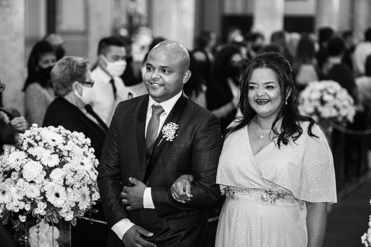 fotografia casamento em igreja catolica nossa senhra da penha em sao paulo sp festa e recepção espaco mansao isadora cortez ritmo samba fotografo denis silveira wedding photography