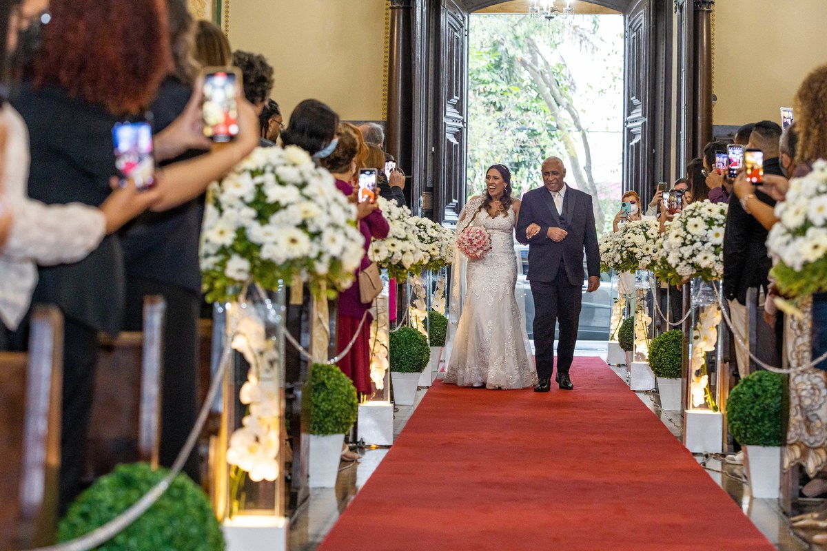 fotografia casamento em igreja catolica nossa senhra da penha em sao paulo sp festa e recepção espaco mansao isadora cortez ritmo samba fotografo denis silveira wedding photography