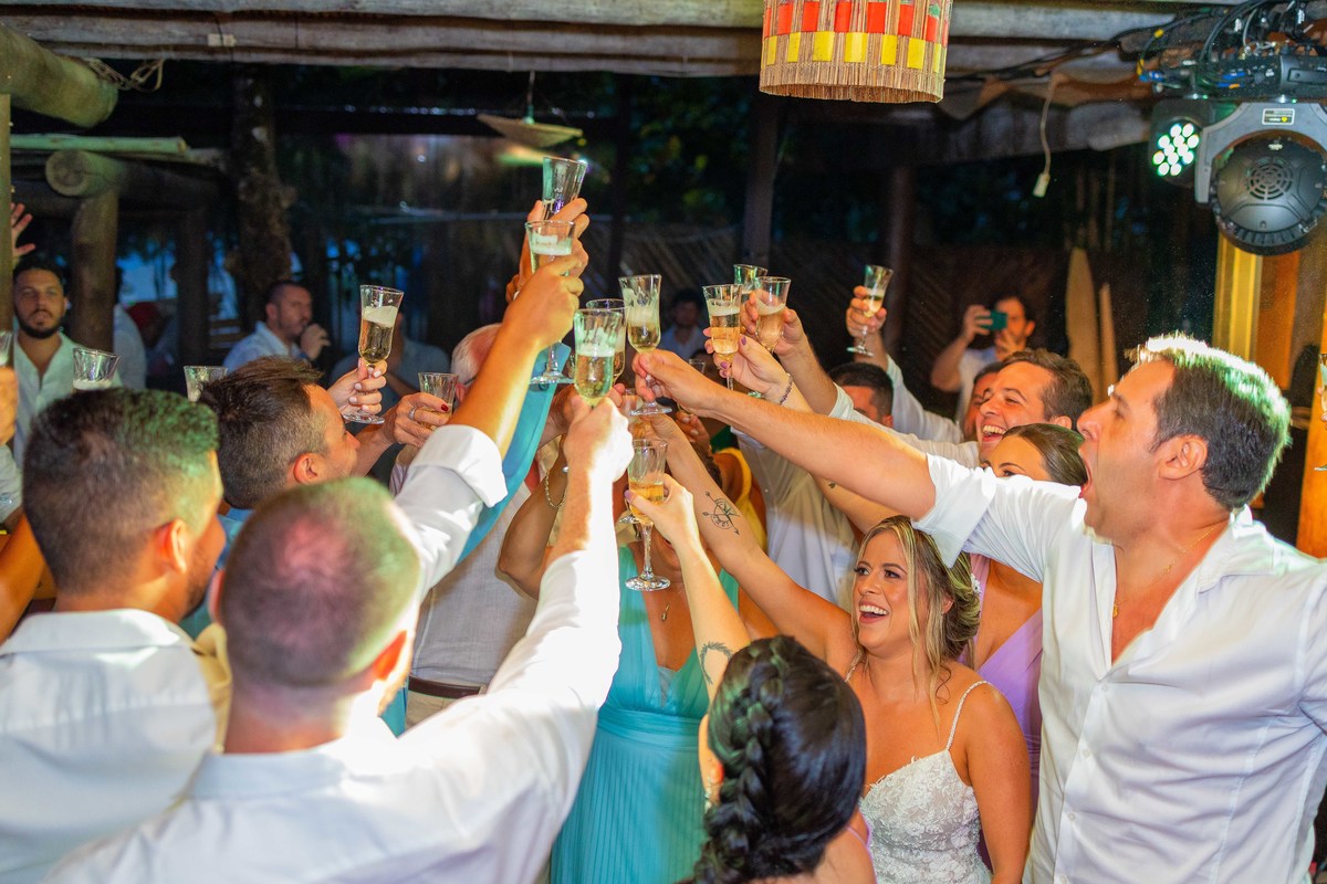 Beach Wedding Photography fotos de casamento na praia em toque toque pequeno litoral de sp casal de noivos Jessica e Thiago matrimonio pé na areia recepcao Barracuda Beach Bar de frente ao mar fotografo Denis Silveira Fotografia