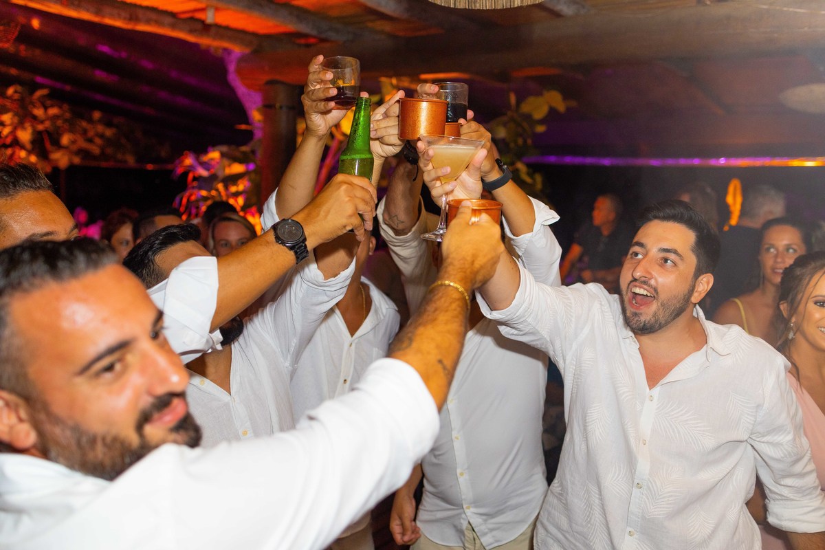 Beach Wedding Photography fotos de casamento na praia em toque toque pequeno litoral de sp casal de noivos Jessica e Thiago matrimonio pé na areia recepcao Barracuda Beach Bar de frente ao mar fotografo Denis Silveira Fotografia