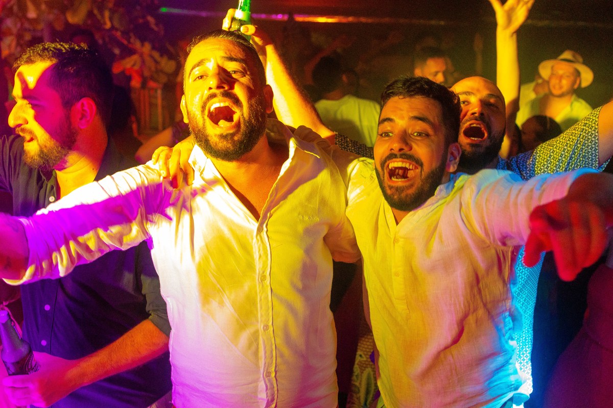 Beach Wedding Photography fotos de casamento na praia em toque toque pequeno litoral de sp casal de noivos Jessica e Thiago matrimonio pé na areia recepcao Barracuda Beach Bar de frente ao mar fotografo Denis Silveira Fotografia