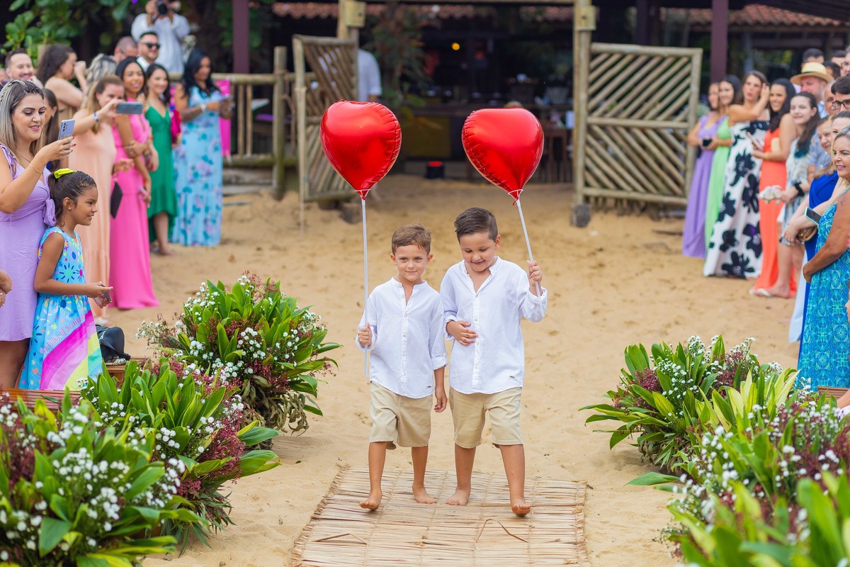 Beach Wedding Photography fotos de casamento na praia em toque toque pequeno litoral de sp casal de noivos Jessica e Thiago matrimonio pé na areia recepcao Barracuda Beach Bar de frente ao mar fotografo Denis Silveira Fotografia
