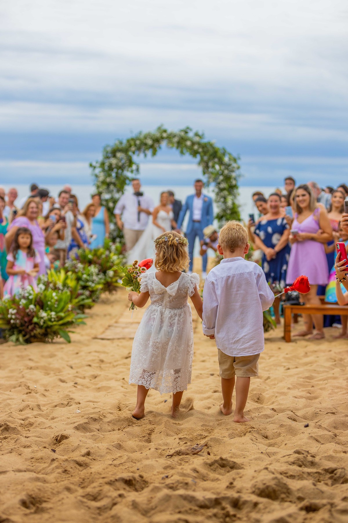 Beach Wedding Photography fotos de casamento na praia em toque toque pequeno litoral de sp casal de noivos Jessica e Thiago matrimonio pé na areia recepcao Barracuda Beach Bar de frente ao mar fotografo Denis Silveira Fotografia