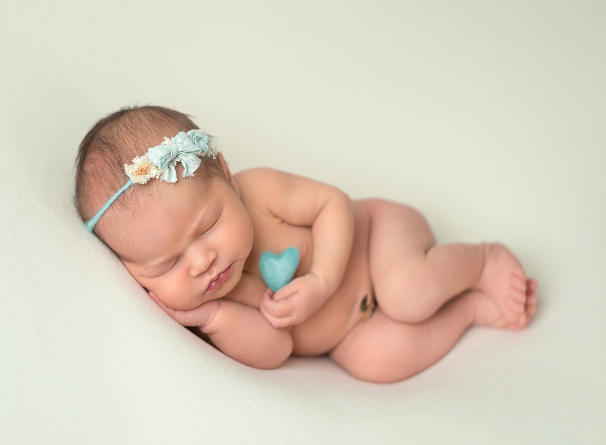 Ensaio Newborn da Beatriz - coraçãozinho azul.