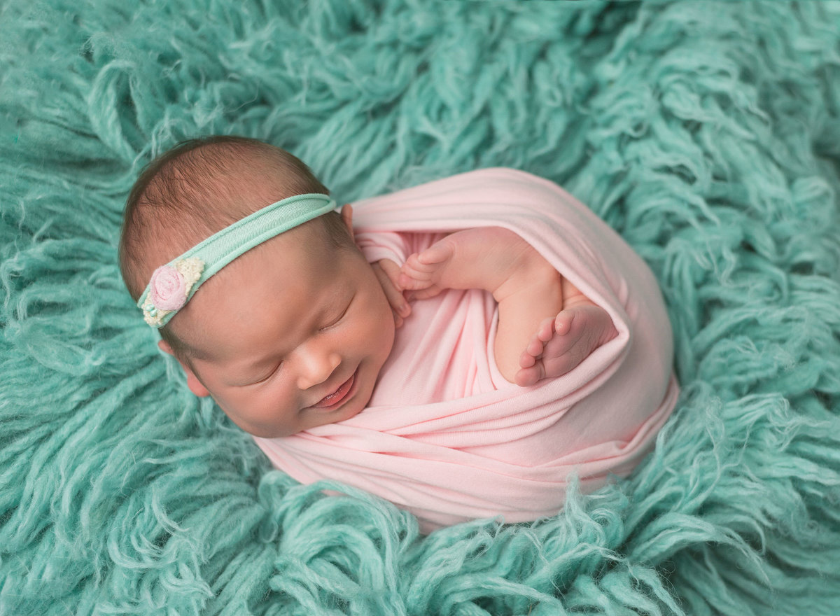 Ensaio Newborn Beatriz - Ovinho no Flokati.