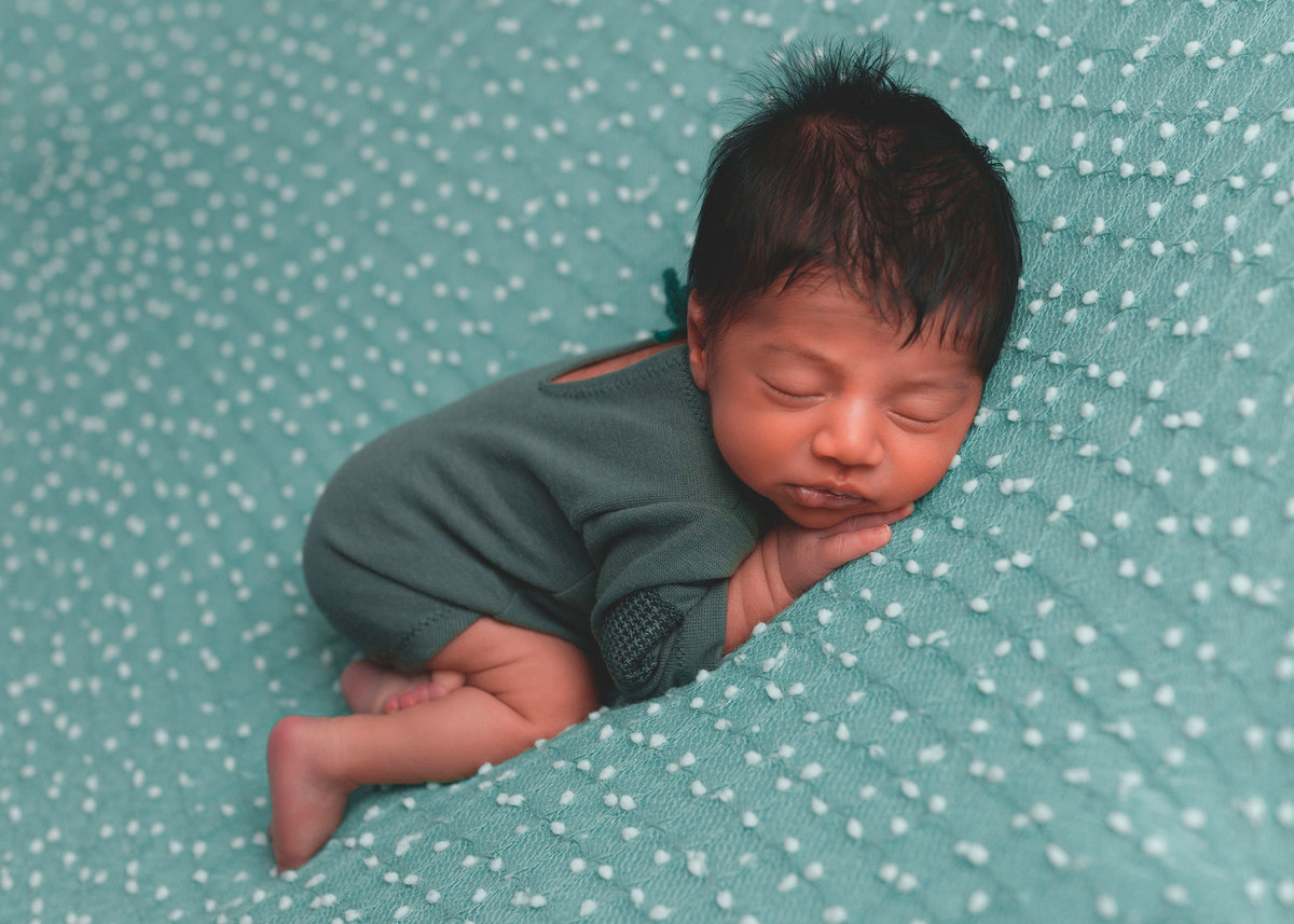 Ensaio de Newborn Campinas bubum pra cima puff Karina Brandão