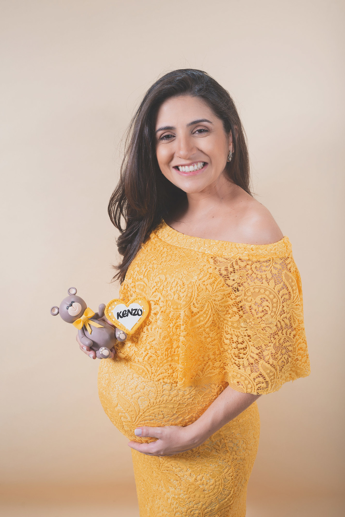 Ensaio gestante em estúdio com ursinho do Kenzo