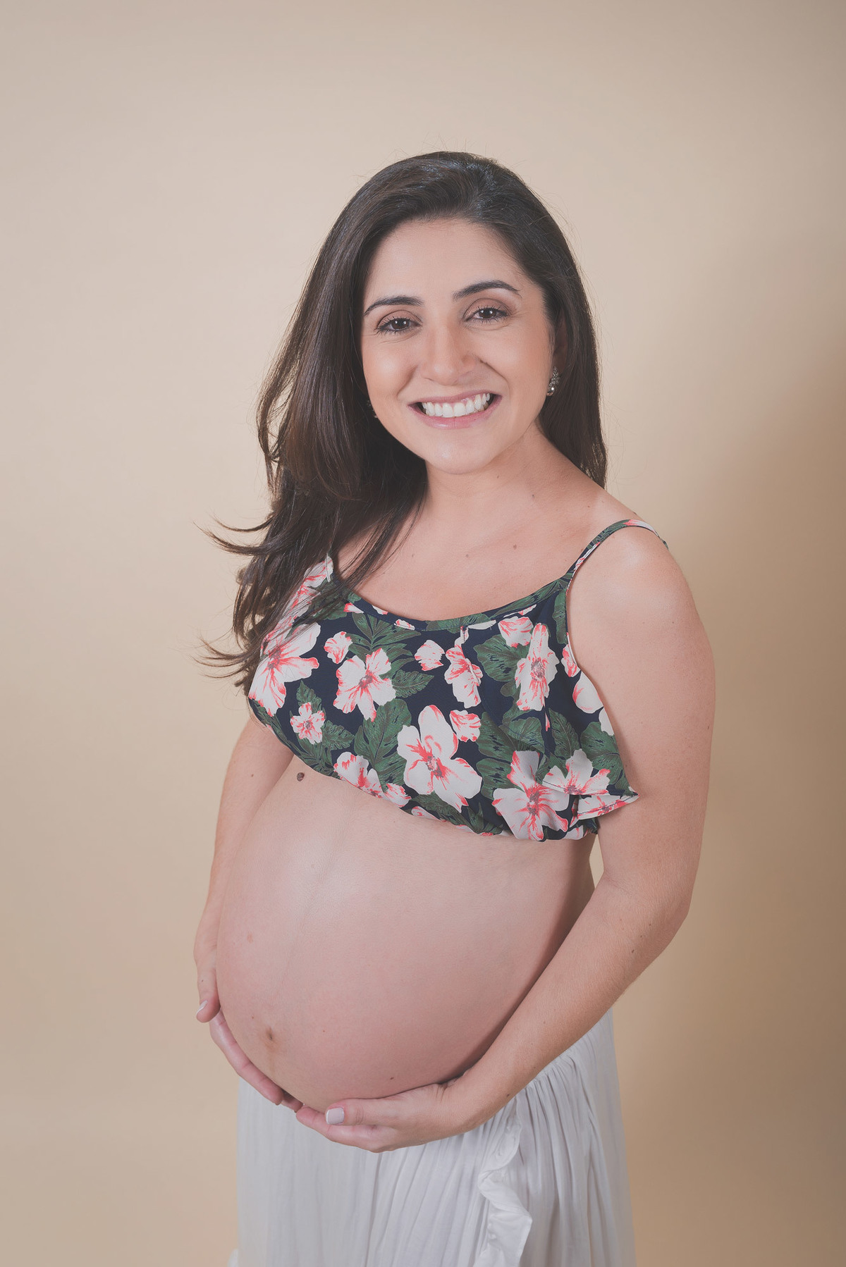 Ensaio gestante em estúdio - top florido