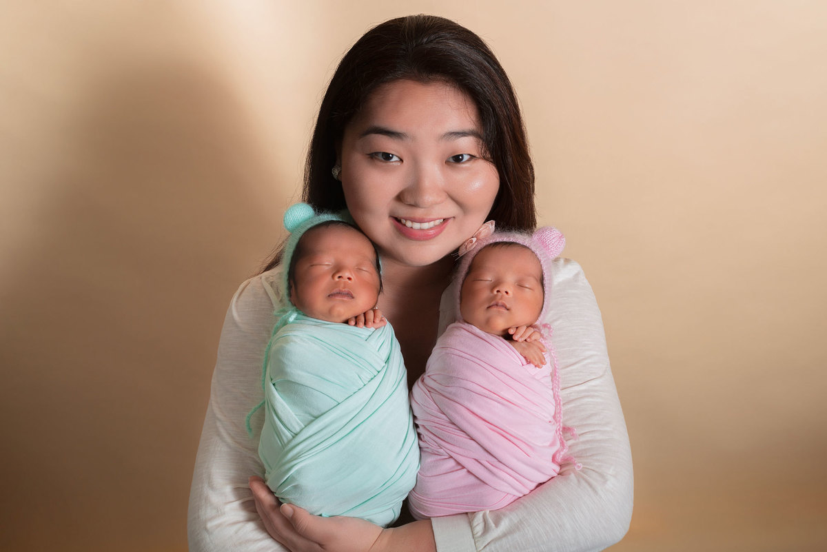 Gêmeos com a mamãe!