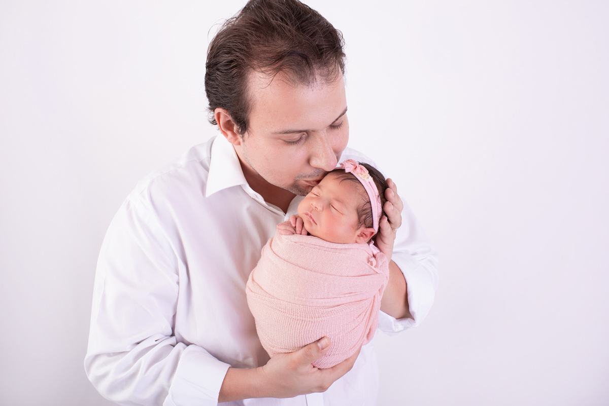 Newborn Luisa com o papai
