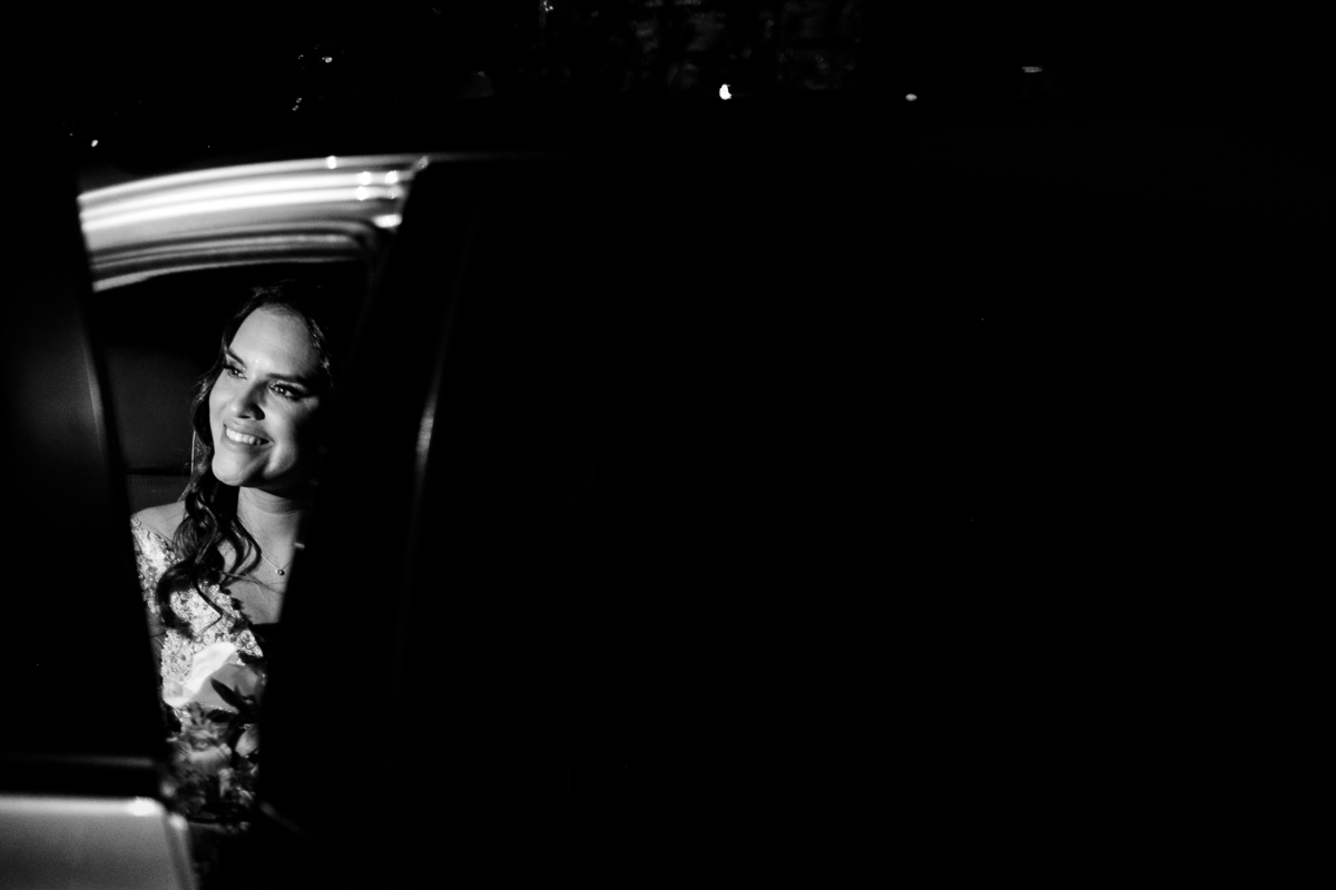 Noiva dentro do carro