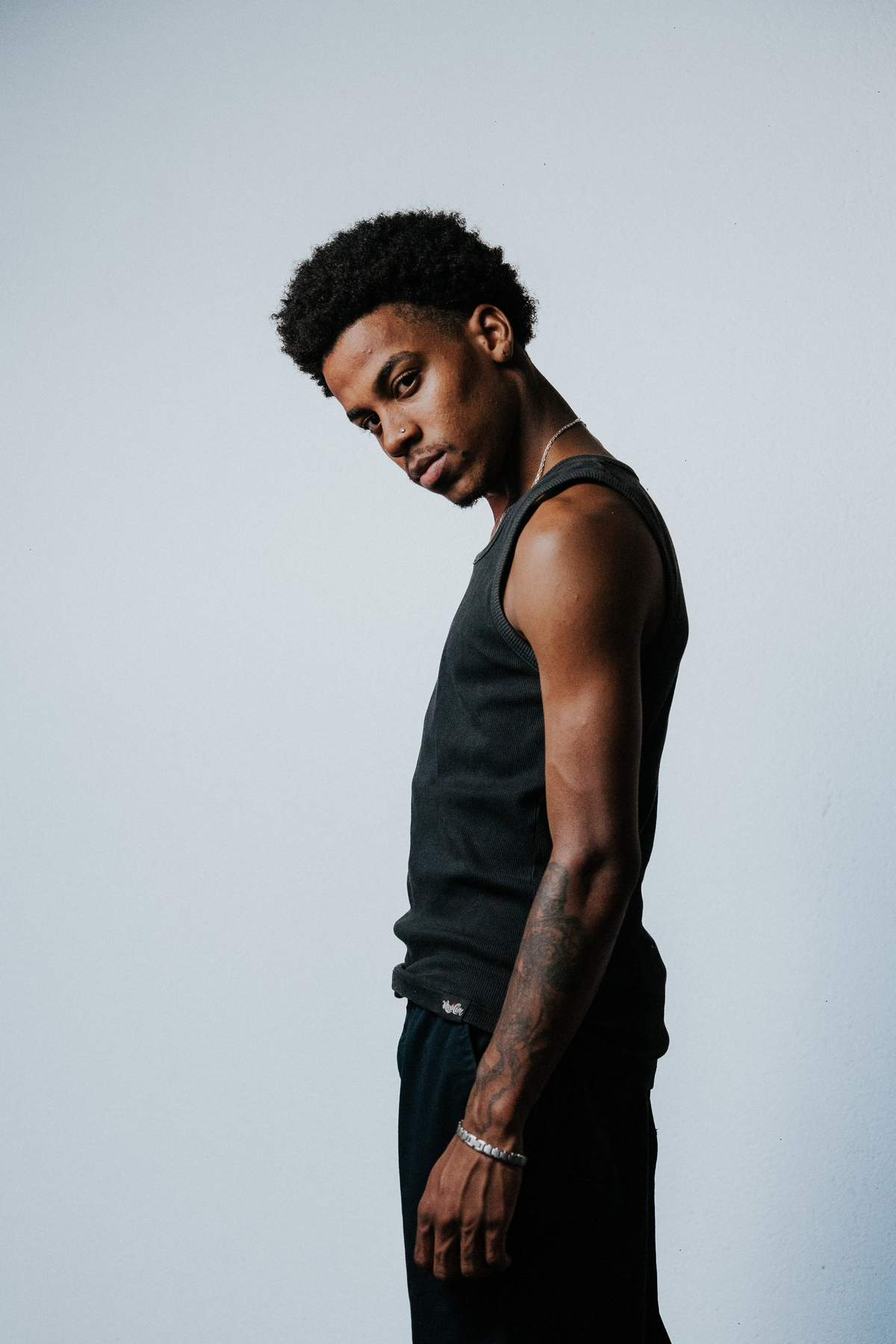 Ensaio Masculino em Belo Horizonte, em uma fotografia de homens pretos com poses estilosas para Instagram